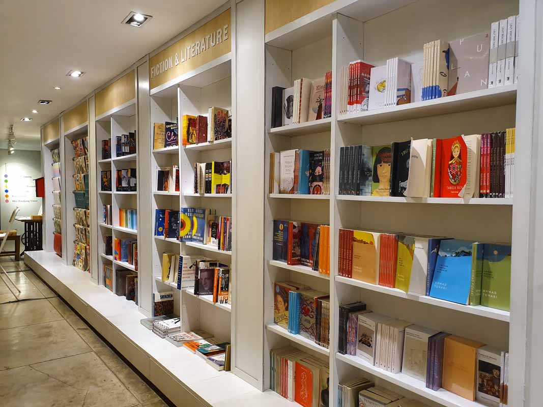 Toko Buku Aksara, Kolaborasi dengan Post